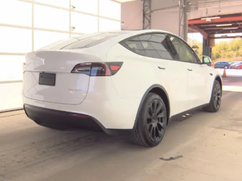 More photos of 2021 Tesla Model Y Long Range at Auto Trust USA, FL