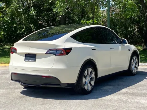 More photos of 2022 Tesla Model Y Long Range at Auto Trust USA, FL