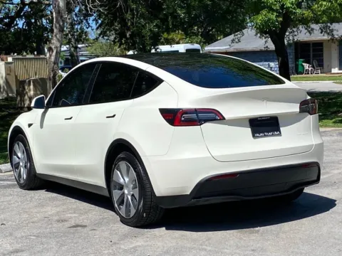 More photos of 2022 Tesla Model Y Long Range at Auto Trust USA, FL