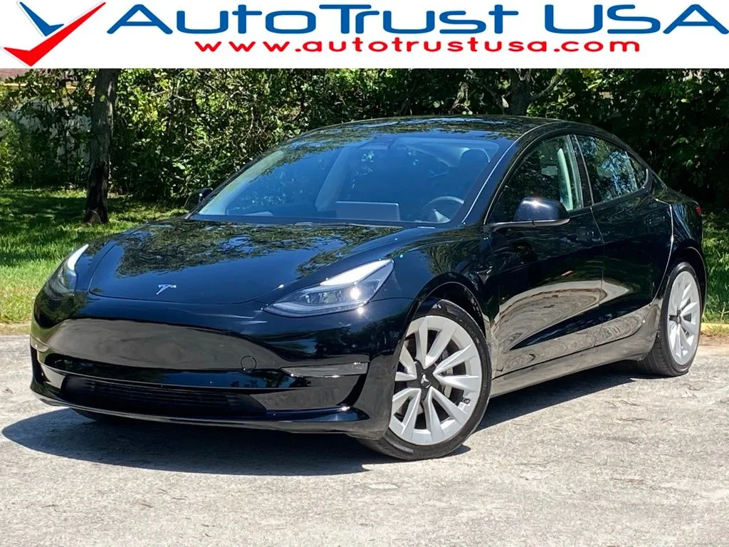 2022 Tesla Model 3 Standard Range Plus's photo