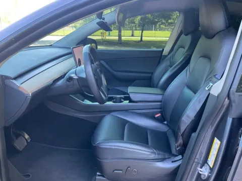 More photos of 2021 Tesla Model Y Long Range at Auto Trust USA, FL