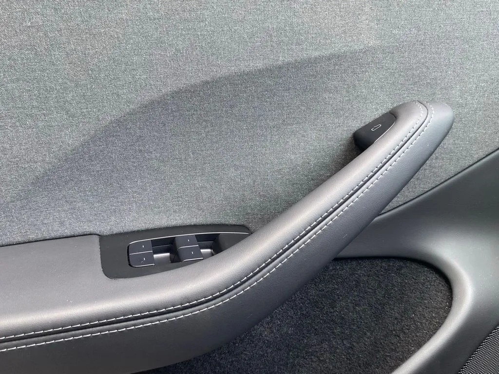 2026 Tesla Model 3 Standard - Photo 19
