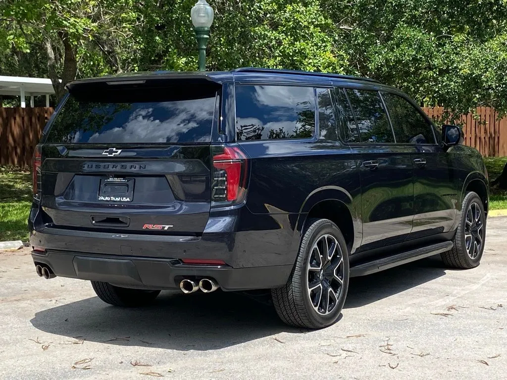 2025 Chevrolet Suburban RST - Photo 7
