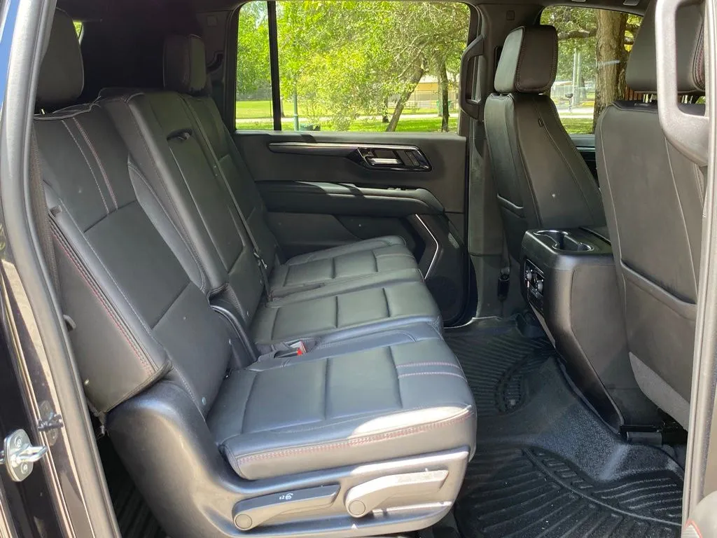 2025 Chevrolet Suburban RST - Photo 17