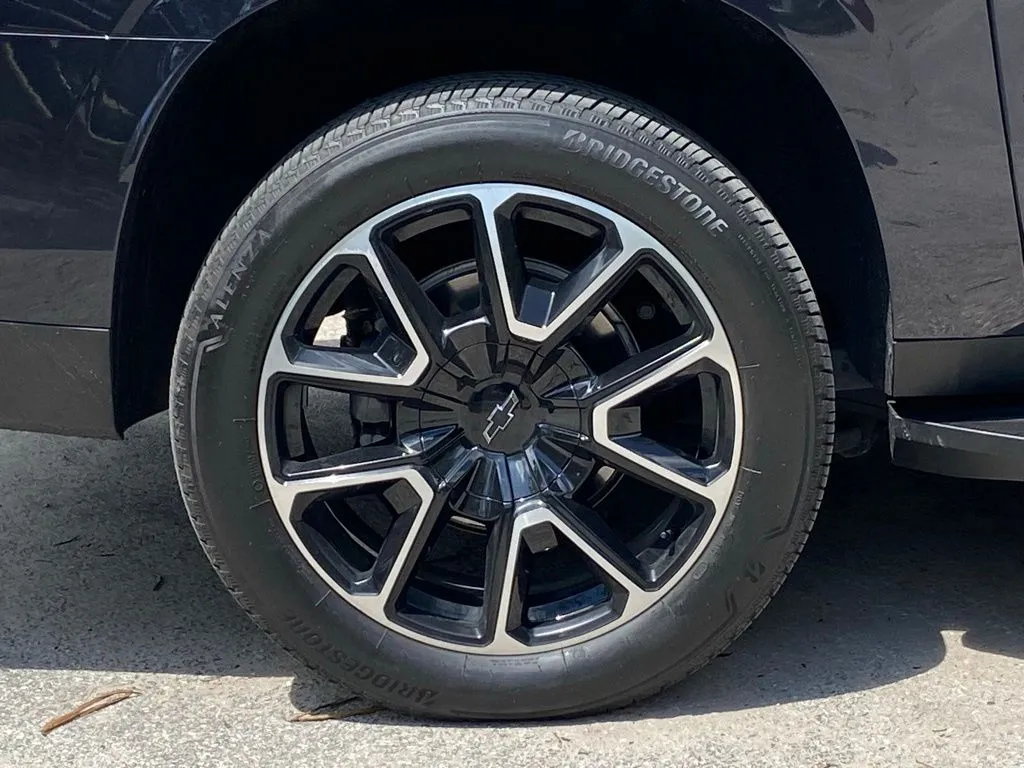 2025 Chevrolet Suburban RST - Photo 9