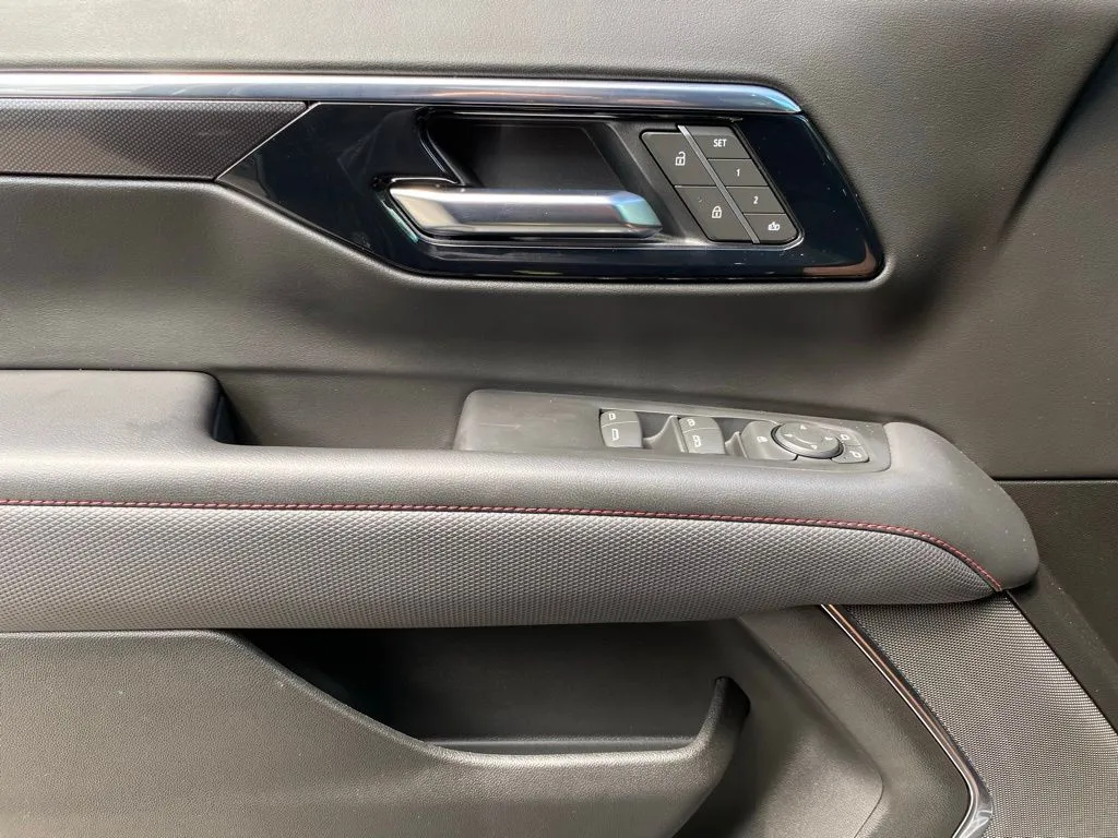 2025 Chevrolet Suburban RST - Photo 13