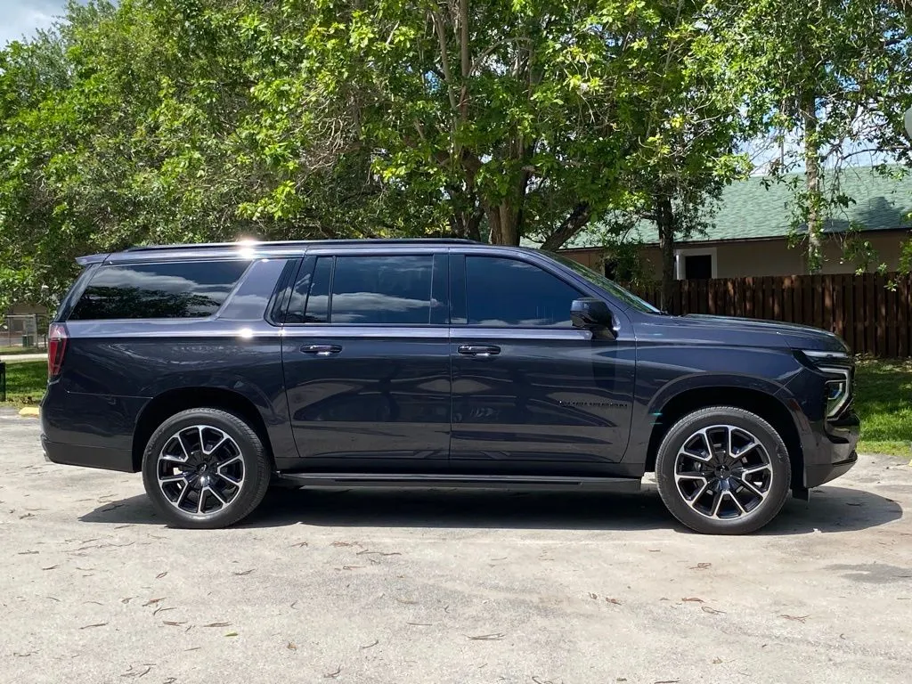 2025 Chevrolet Suburban RST - Photo 8