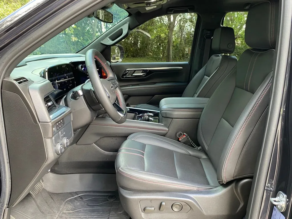 2025 Chevrolet Suburban RST - Photo 14