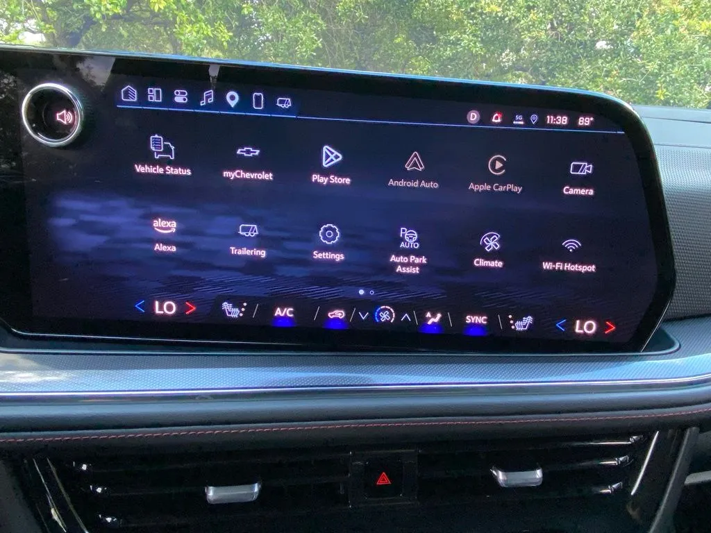 2025 Chevrolet Suburban RST - Photo 28