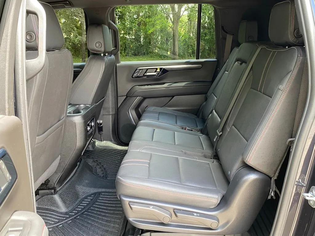 2025 Chevrolet Suburban RST - Photo 16