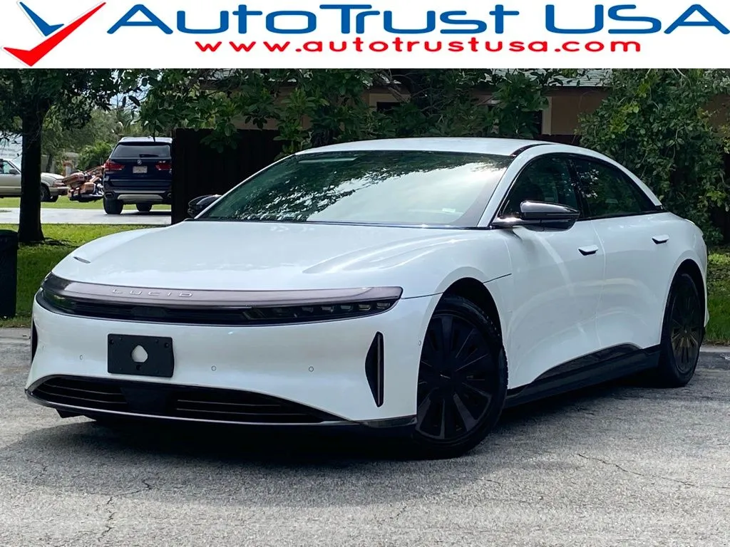 2025 Lucid Air Touring's photo