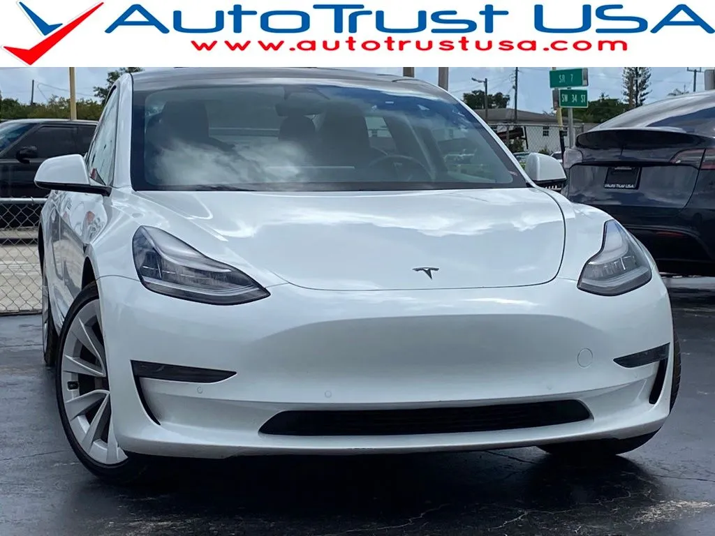 2021 Tesla Model 3 Standard Range Plus's photo
