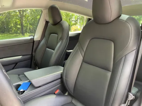 More photos of 2022 Tesla Model Y Performance at Auto Trust USA, FL