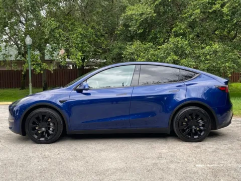 More photos of 2021 Tesla Model Y Long Range at Auto Trust USA, FL