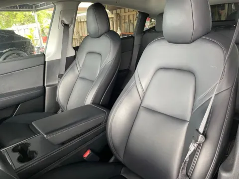More photos of 2021 Tesla Model Y Long Range at Auto Trust USA, FL