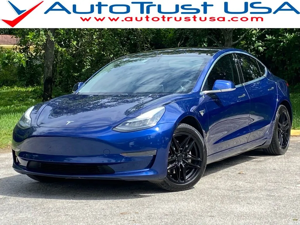 2020 Tesla Model 3 Standard Range Plus's photo