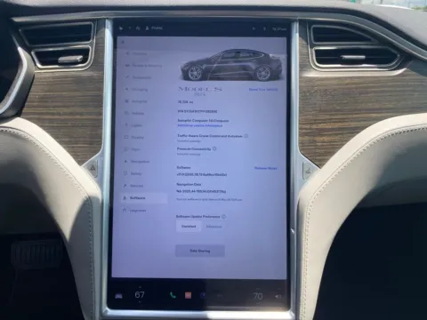 Photos of 2015 Tesla Model S 85 for sale in Miramar, FL at Auto Trust USA