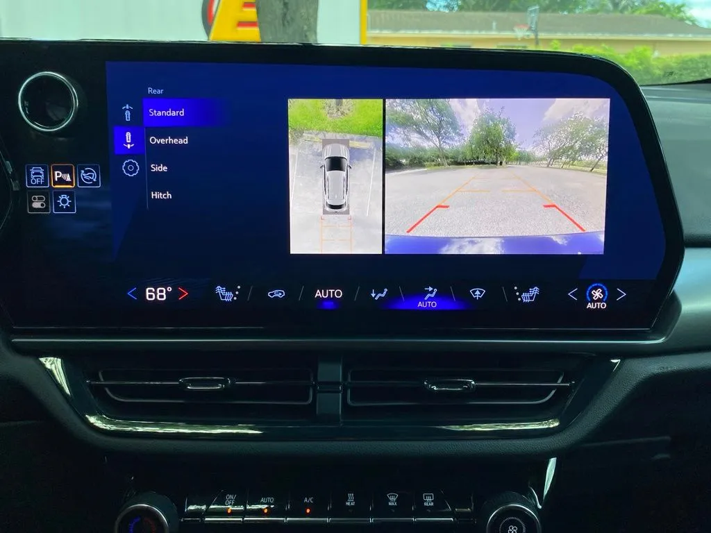 2024 Chevrolet Equinox EV Launch Edition - Photo 28