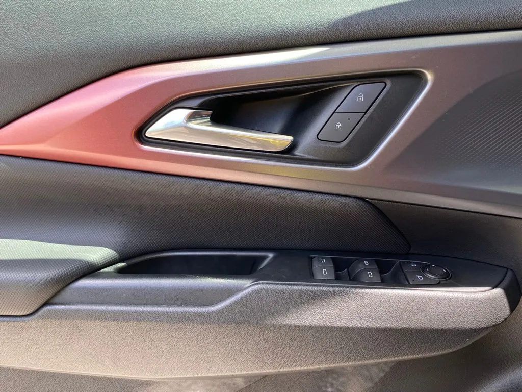 2024 Chevrolet Equinox EV Launch Edition - Photo 15