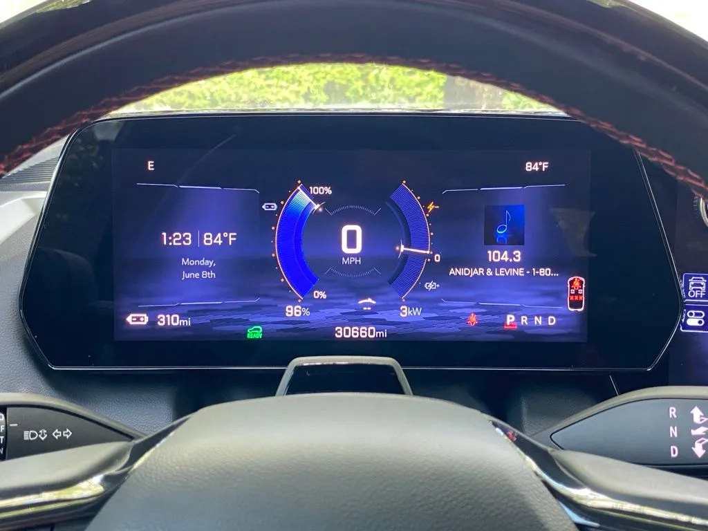 2024 Chevrolet Equinox EV Launch Edition - Photo 25