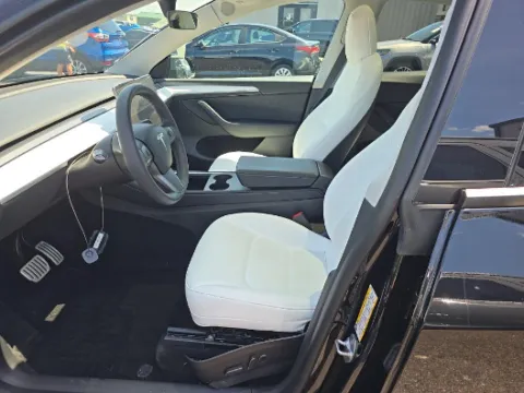 More photos of 2022 Tesla Model Y Performance at Auto Trust USA, FL