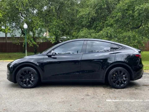 More photos of 2022 Tesla Model Y Long Range at Auto Trust USA, FL