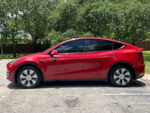 More photos of 2022 Tesla Model Y Long Range at Auto Trust USA, FL
