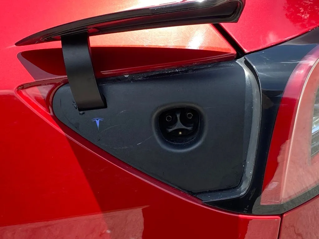 2022 Tesla Model Y Long Range - Photo 10