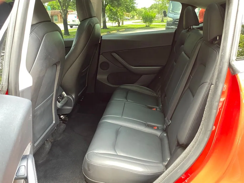 2022 Tesla Model Y Long Range - Photo 18