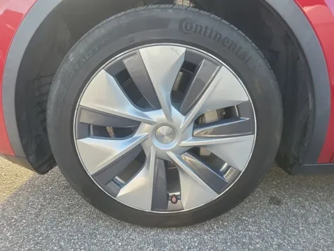 More photos of 2022 Tesla Model Y Long Range at Auto Trust USA, FL
