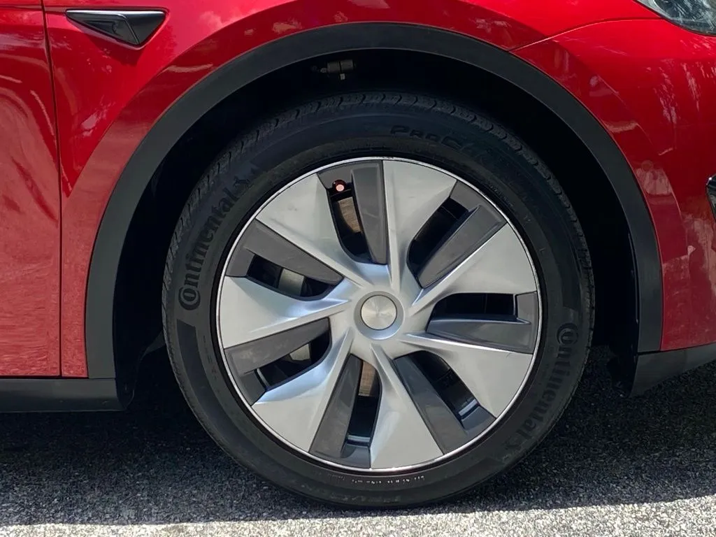 2022 Tesla Model Y Long Range - Photo 11