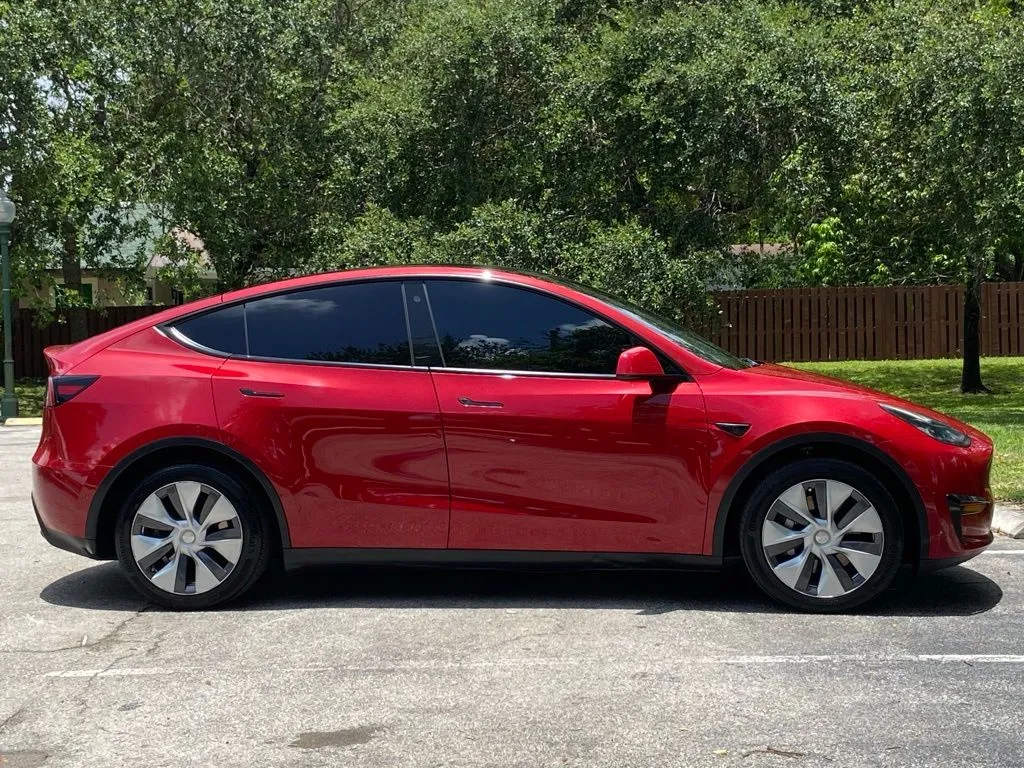 2022 Tesla Model Y Long Range - Photo 9