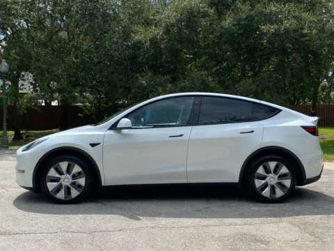 More photos of 2023 Tesla Model Y Long Range at Auto Trust USA, FL