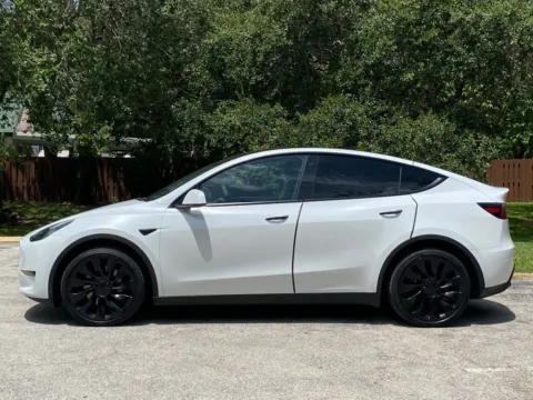 More photos of 2023 Tesla Model Y Long Range at Auto Trust USA, FL