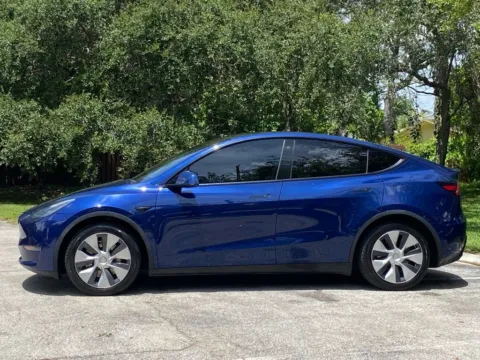 More photos of 2021 Tesla Model Y Long Range at Auto Trust USA, FL