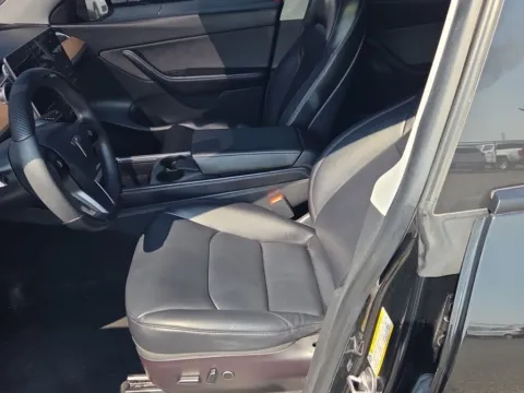 More photos of 2021 Tesla Model Y Long Range at Auto Trust USA, FL