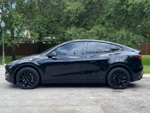More photos of 2021 Tesla Model Y Long Range at Auto Trust USA, FL