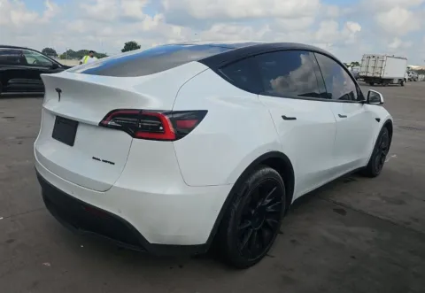 More photos of 2021 Tesla Model Y Long Range at Auto Trust USA, FL