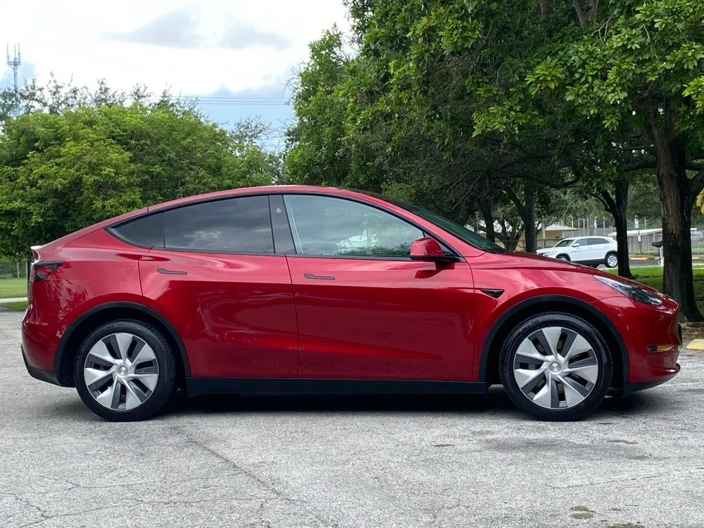 2024 Tesla Model Y Long Range - Photo 13