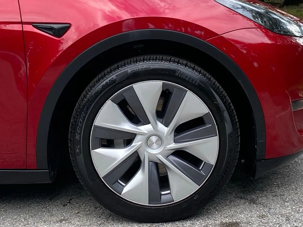 2024 Tesla Model Y Long Range - Photo 17