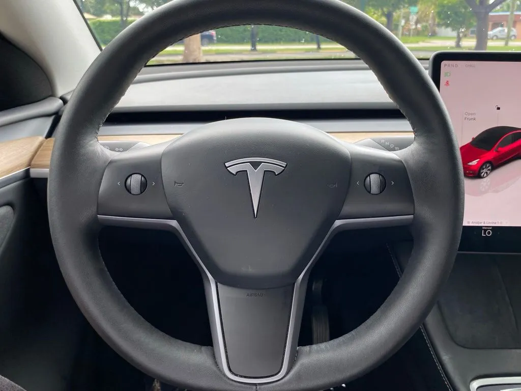 2024 Tesla Model Y Long Range - Photo 25