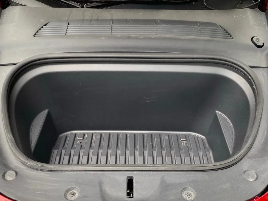 2024 Tesla Model Y Long Range - Photo 14