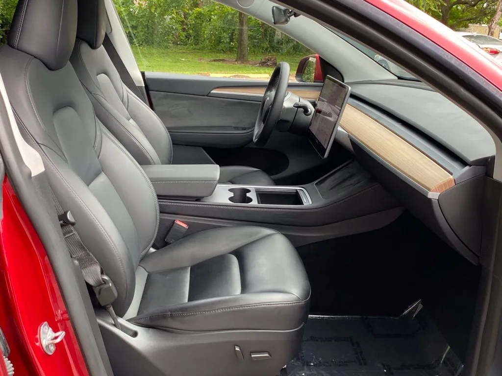 2024 Tesla Model Y Long Range - Photo 21