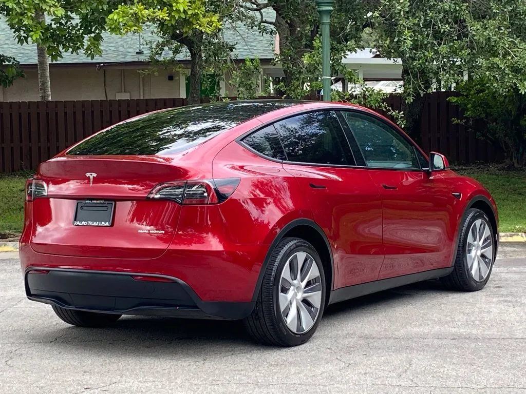 2024 Tesla Model Y Long Range - Photo 12