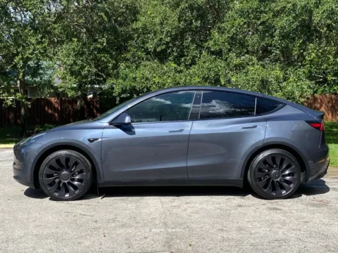 More photos of 2021 Tesla Model Y Standard Range at Auto Trust USA, FL