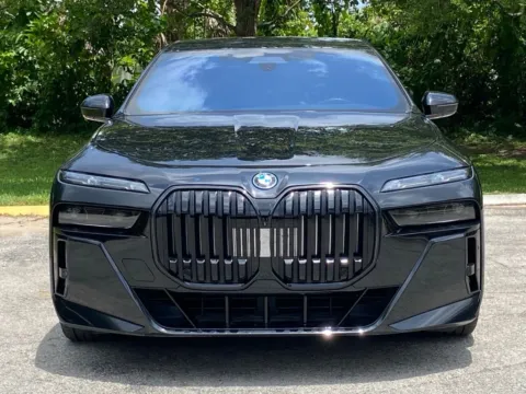 Another view of 2023 BMW i7 xDrive60 for sale in Miramar, FL at Auto Trust USA