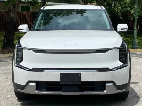 Photos of 2024 Kia EV9 Light Long Range for sale in Miramar, FL at Auto Trust USA