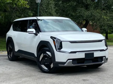 Another view of 2024 Kia EV9 Light Long Range for sale in Miramar, FL at Auto Trust USA