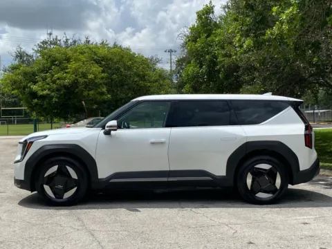 More photos of 2024 Kia EV9 Light Long Range at Auto Trust USA, FL