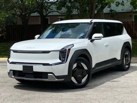 White 2024 Kia EV9 Light Long Range for sale in Miramar, FL